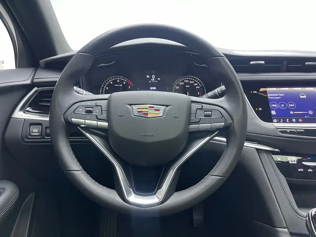 Cadillac XT6 2023 — фото 12