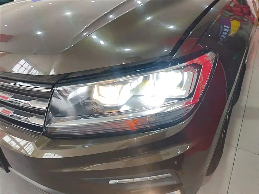 Volkswagen Tiguan L 2018 — фото 24