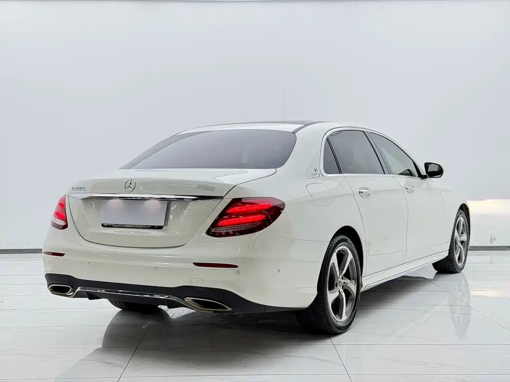 Mercedes-Benz E-Class 2018 — фото 11