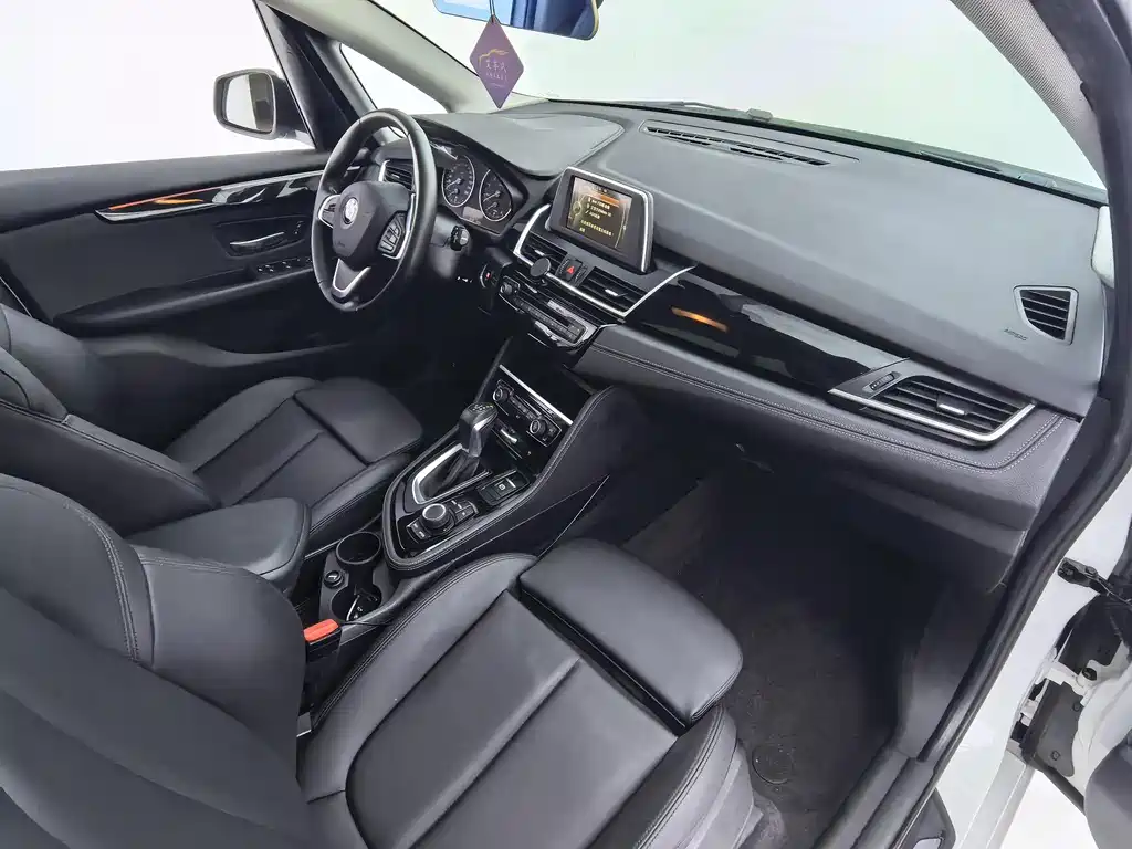 BMW 2 Series Active Tourer 2017 — фото 5