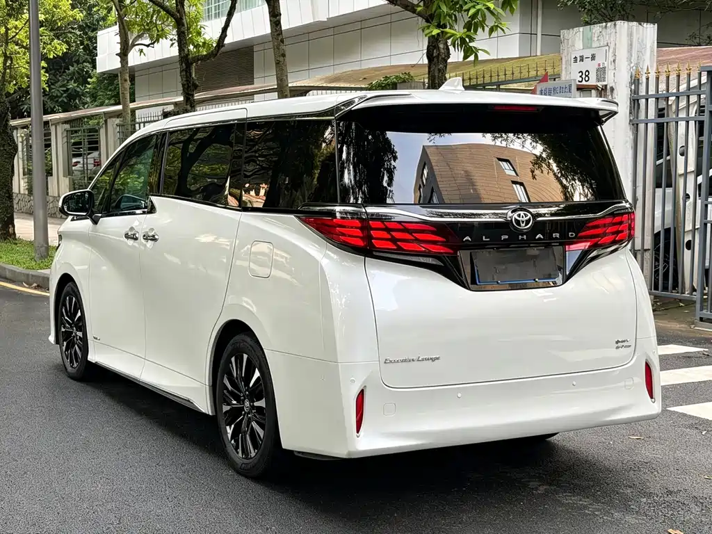 Toyota Alphard 2024 — фото 24