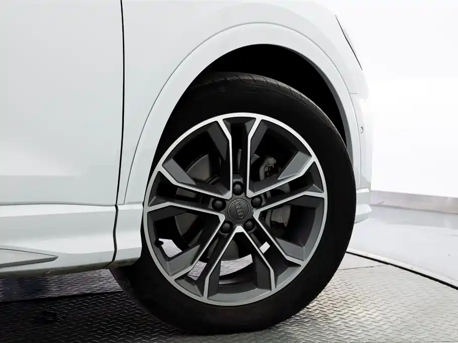 Audi Q3 2020 — фото 19