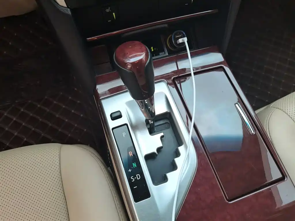 Toyota Camry 2015 — фото 10