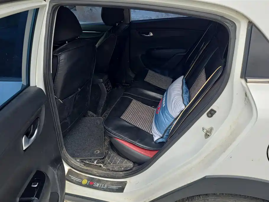 Kia KX Cross 2019 — фото 11