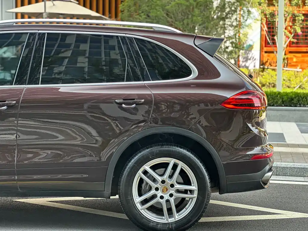 Porsche Cayenne 2017 — фото 31