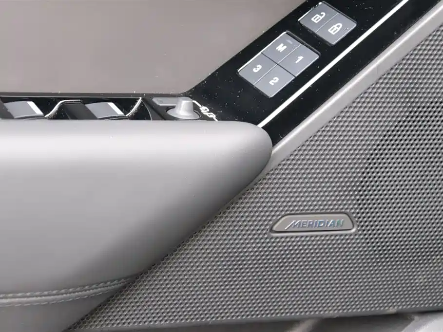 Land Rover Range Rover Velar 2025 — фото 20