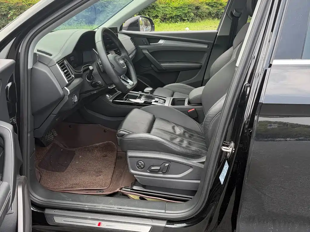 Audi Q5L 2023 — фото 11