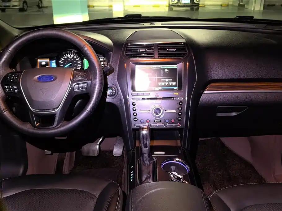 Ford Explorer 2016 — фото 12