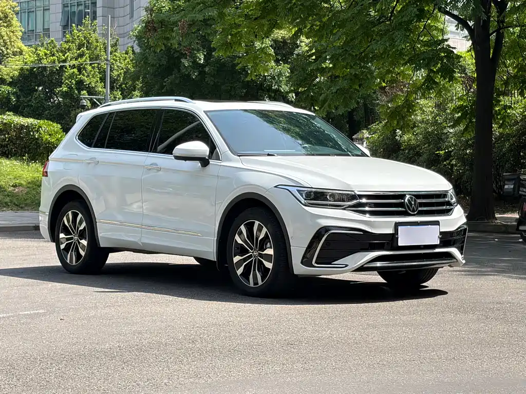 Volkswagen Tiguan L 2024 — фото 4