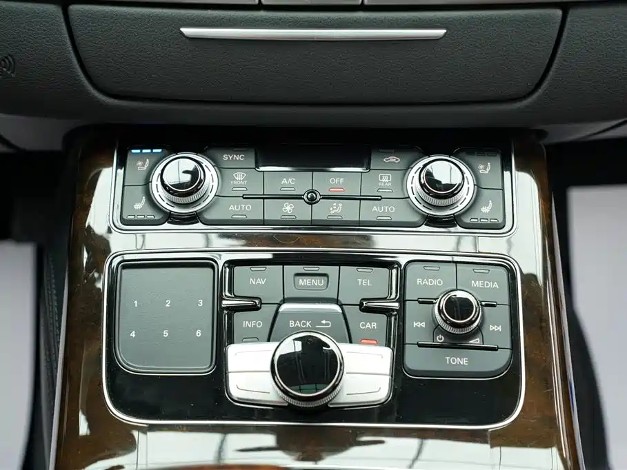 Audi A8 2017 — фото 24