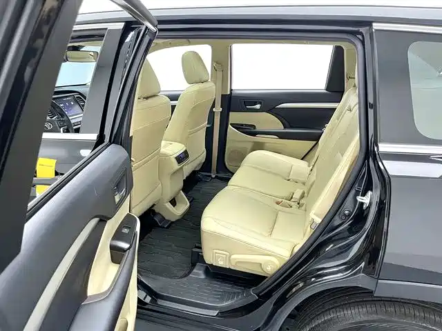 Toyota Highlander 2021 — фото 13