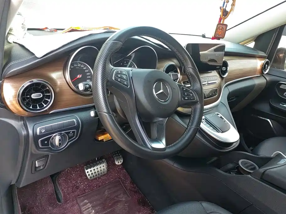 Mercedes-Benz V-Class 2022 — фото 12