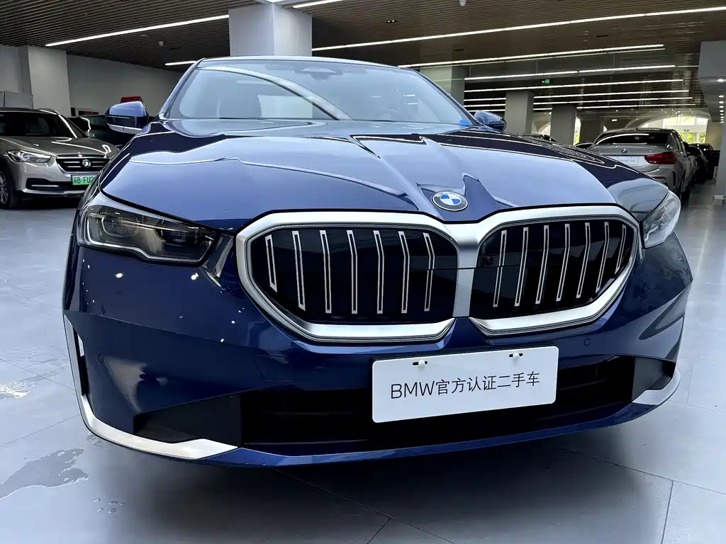 BMW 5 Series — фото 5
