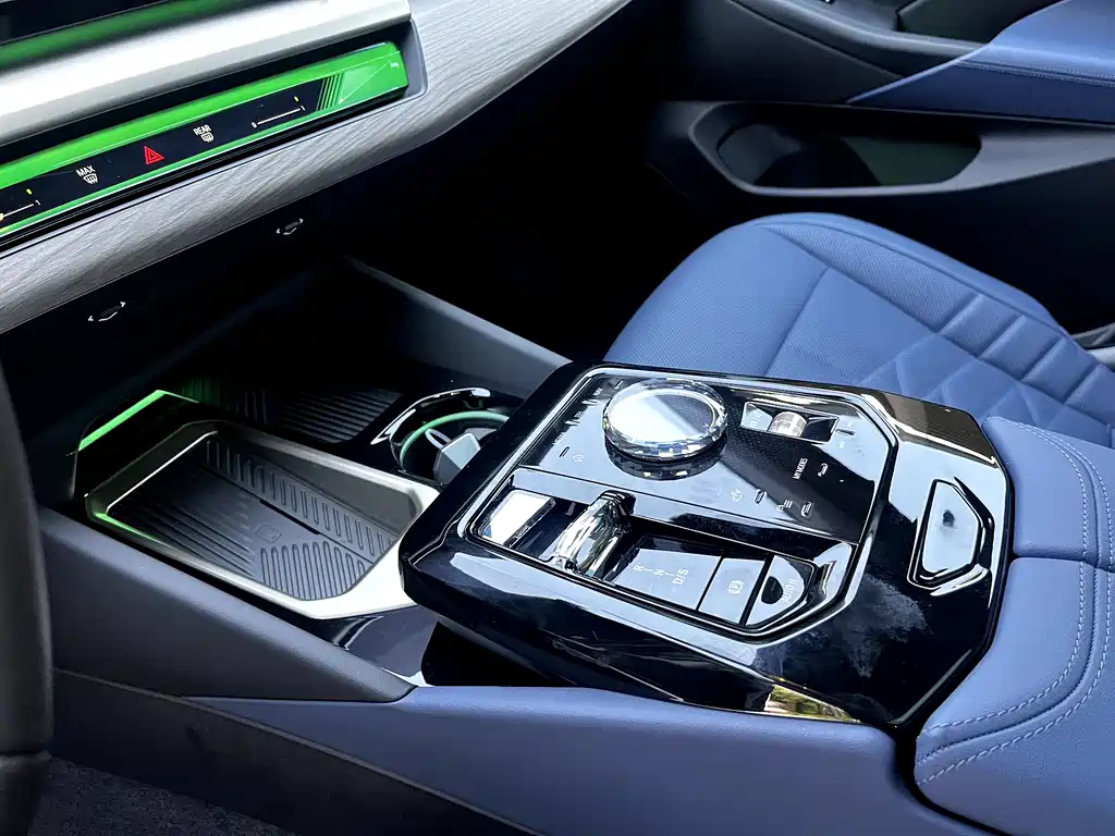 BMW 5 Series — фото 15