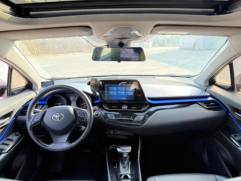 Toyota C-HR 2022 — фото 10
