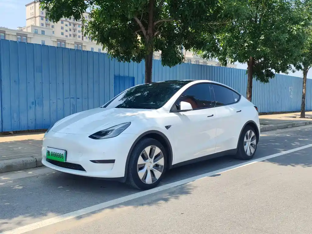 Tesla Model Y 2023 — фото 1