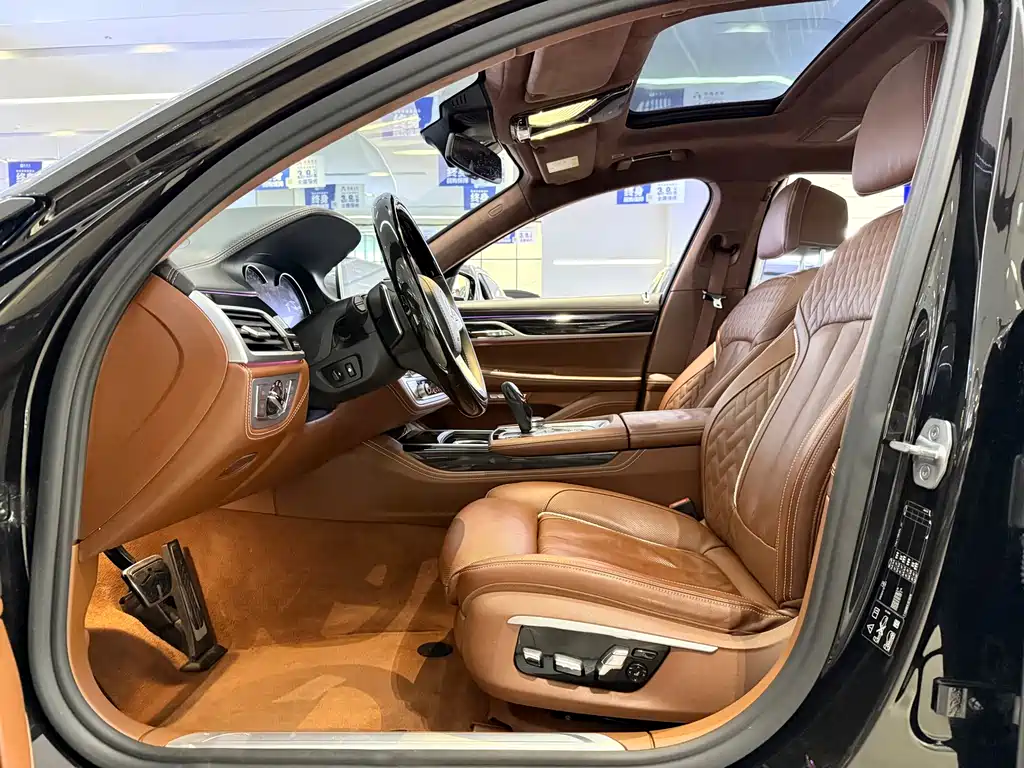 BMW 7 Series 2018 — фото 6