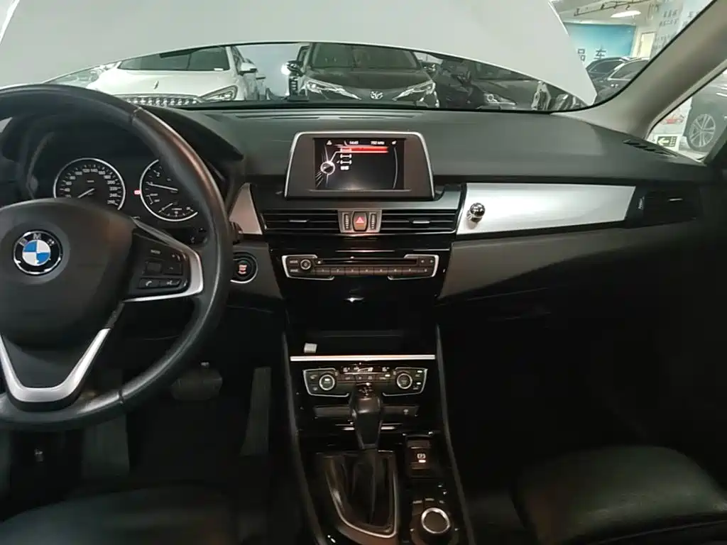 BMW 2 Series Station Wagon 2016 — фото 13