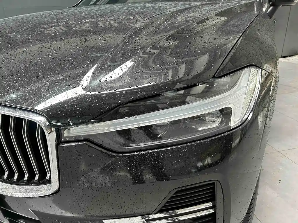 Volvo XC60 2023 — фото 2