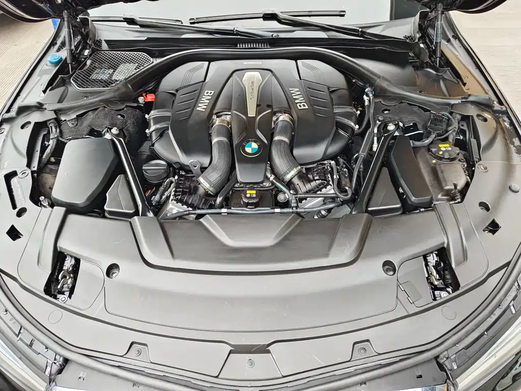 BMW 7 Series 2016 — фото 16