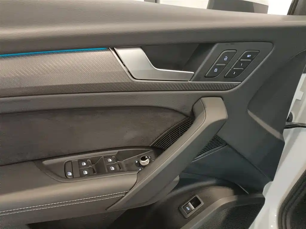 Audi Q5L Sportback 2021 — фото 12