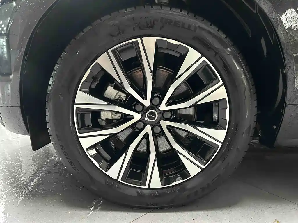 Volvo XC60 2023 — фото 3