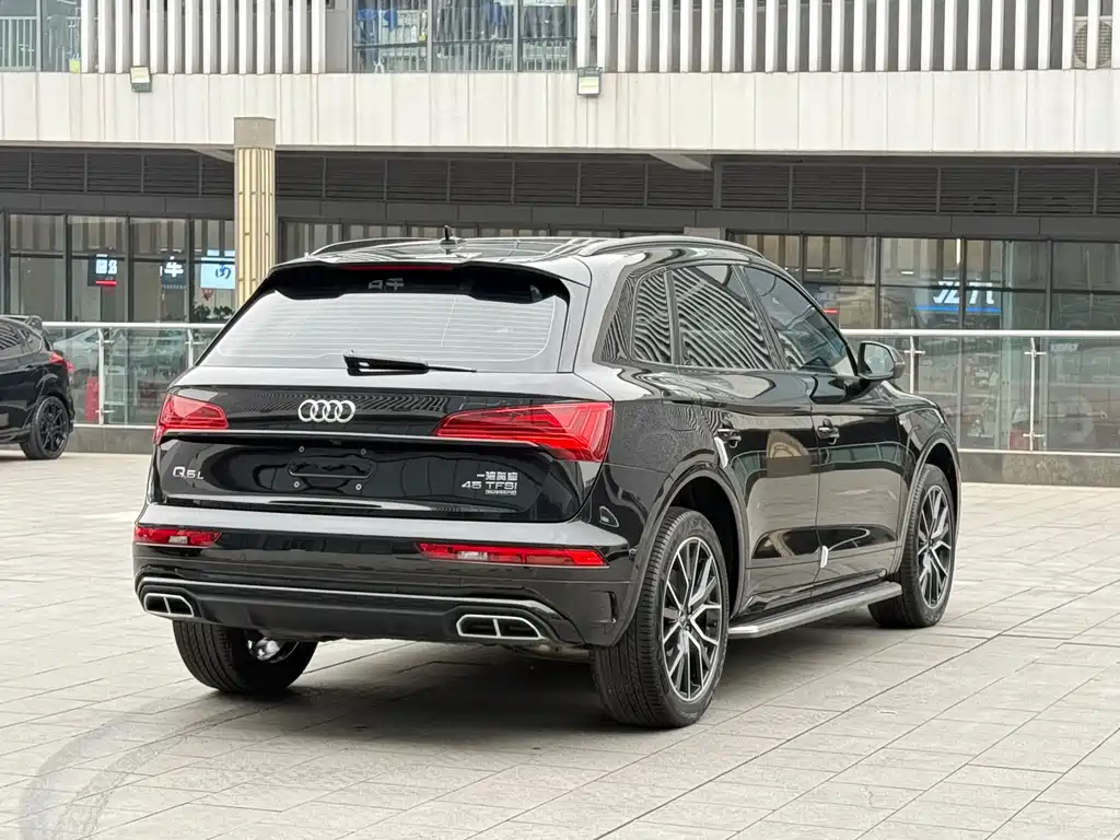 Audi Q5L 2024 — фото 29