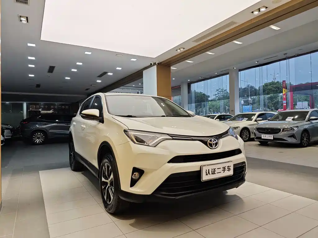 Toyota RAV4 2017 — фото 4