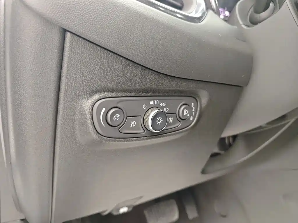 Chevrolet Equinox 2018 — фото 17