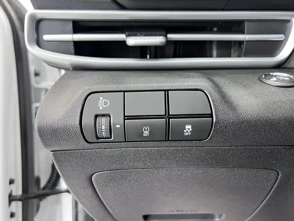 Hyundai Elantra 2023 — фото 11