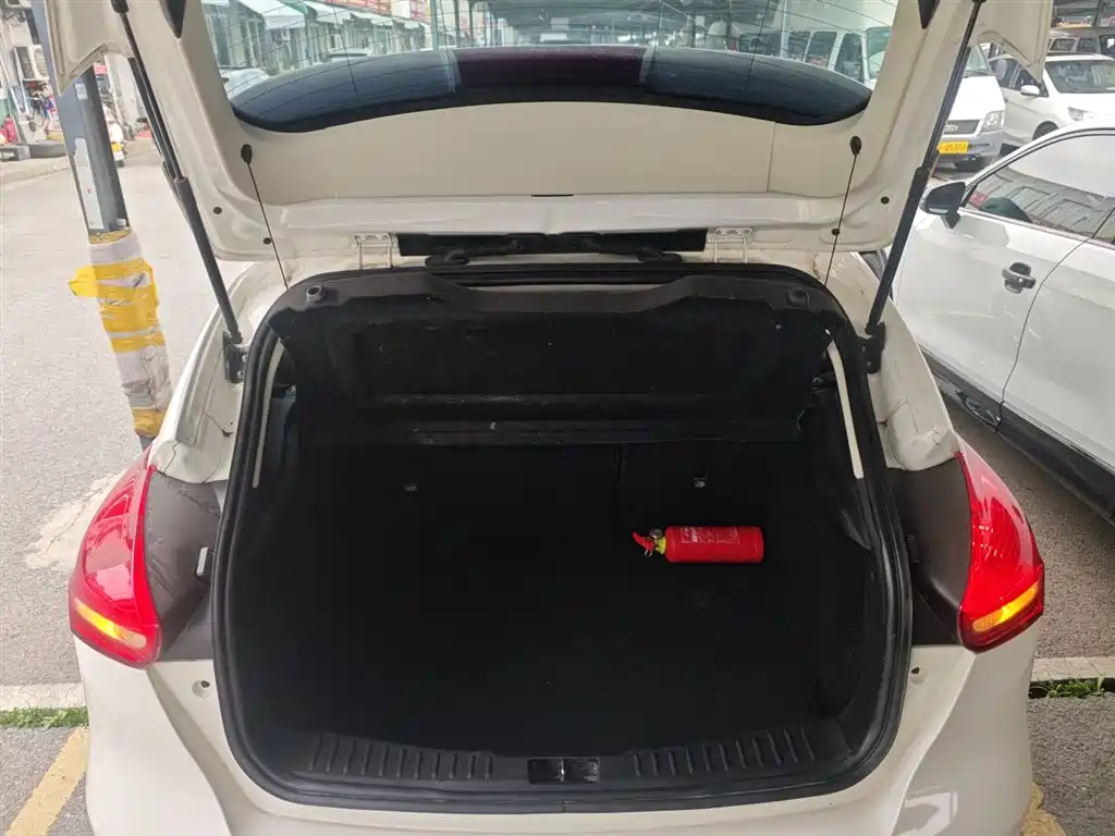 Ford Focus 2018 — фото 15