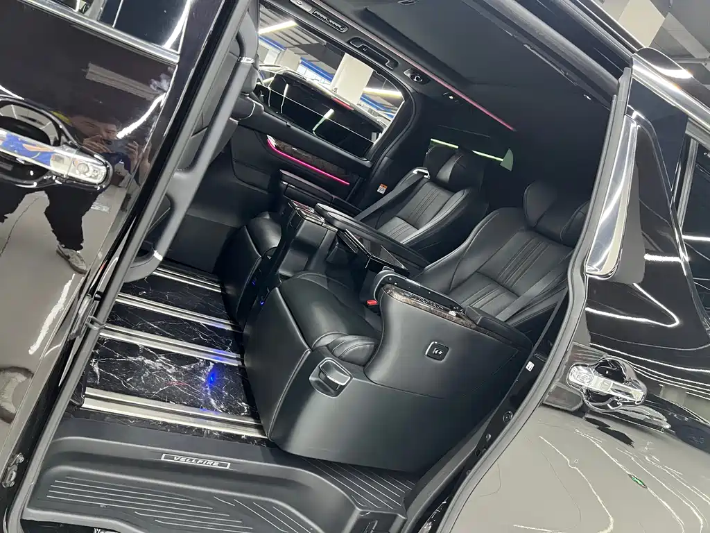 Toyota Vellfire 2022 — фото 11