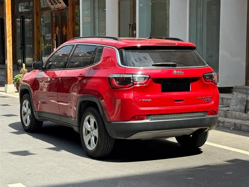 Jeep Compass 2017 — фото 9