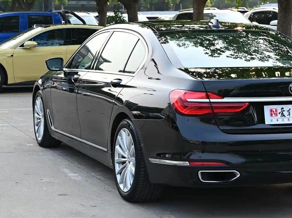 BMW 7 Series 2016 — фото 12