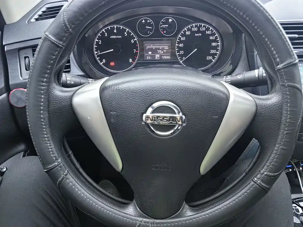 Nissan Tiida 2015 — фото 11
