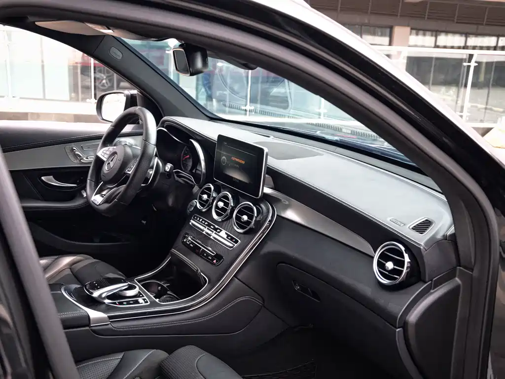 Mercedes-Benz GLC AMG 2018 — фото 24