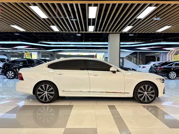 Volvo S90 2024