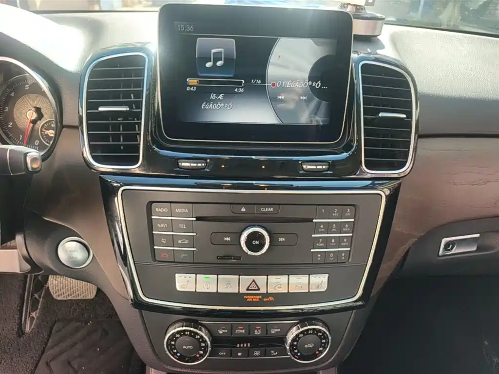 Mercedes-Benz GLE 2017 — фото 13