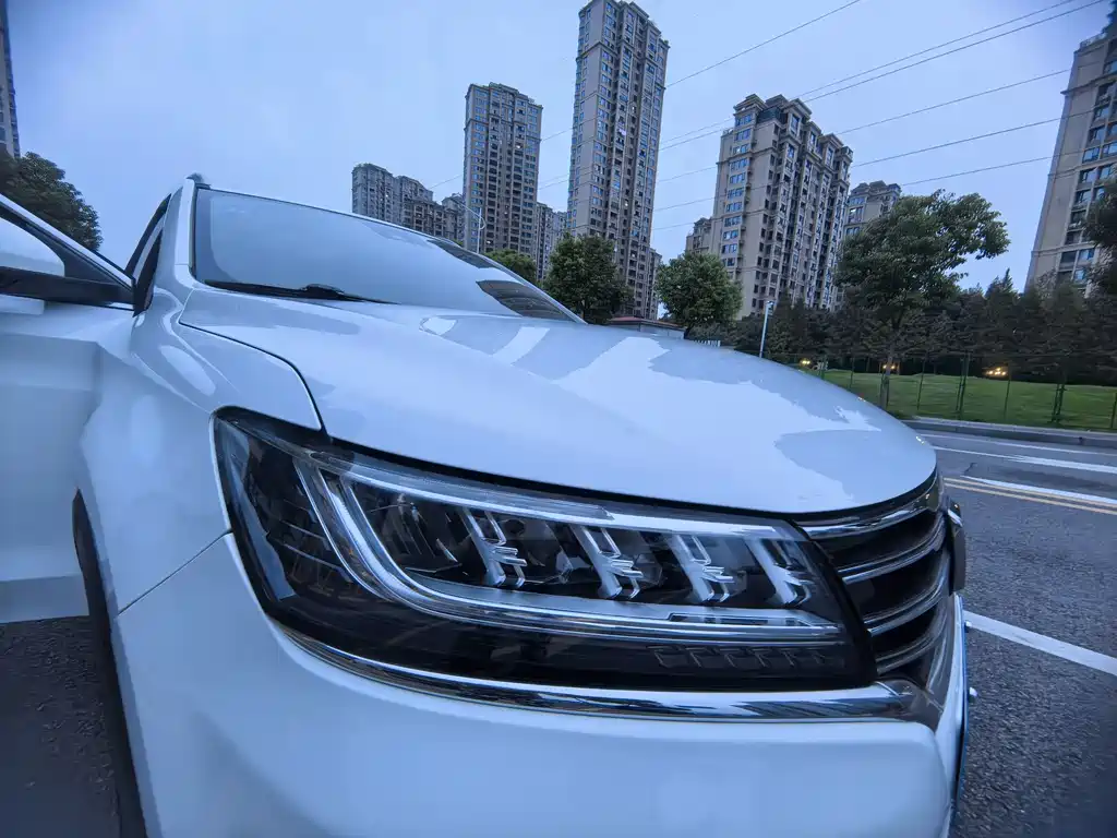 Roewe RX5 2017 — фото 14