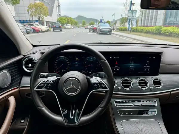 Mercedes-Benz E-Class 2022