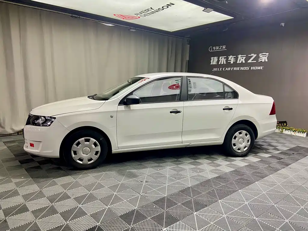 Skoda Rapid 2015 — фото 4