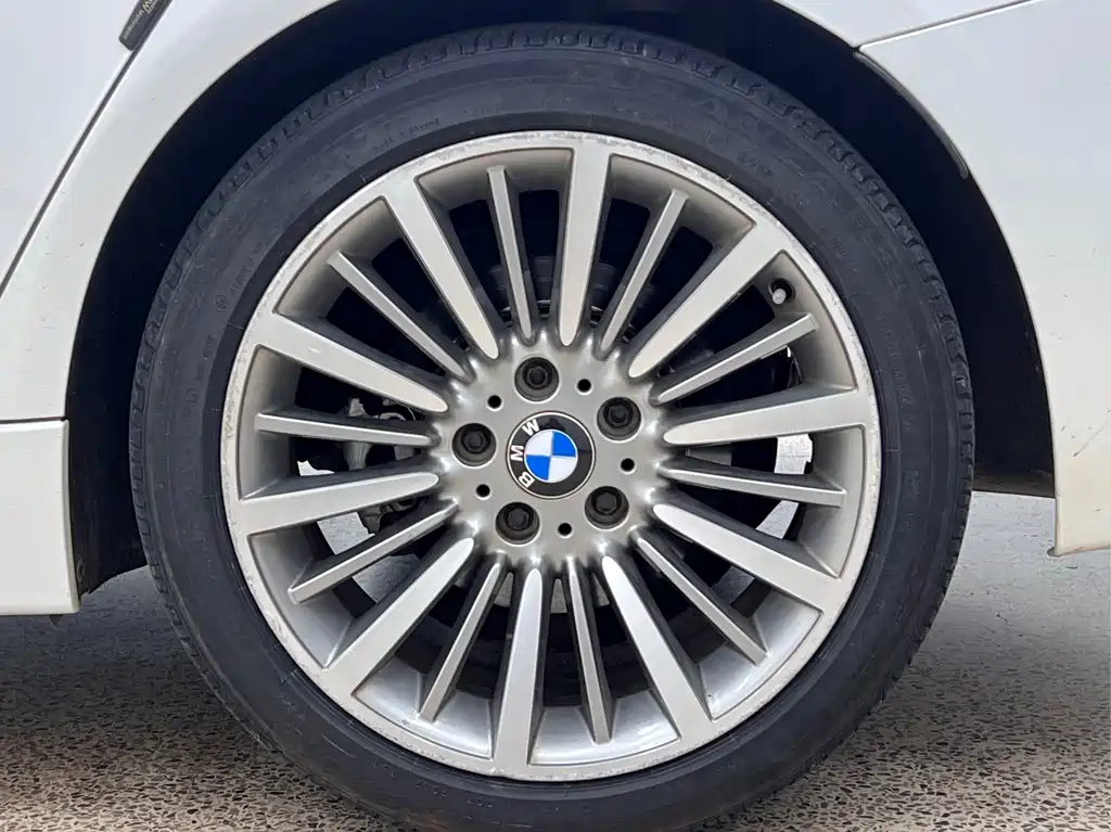 BMW 3 Series 2019 — фото 19