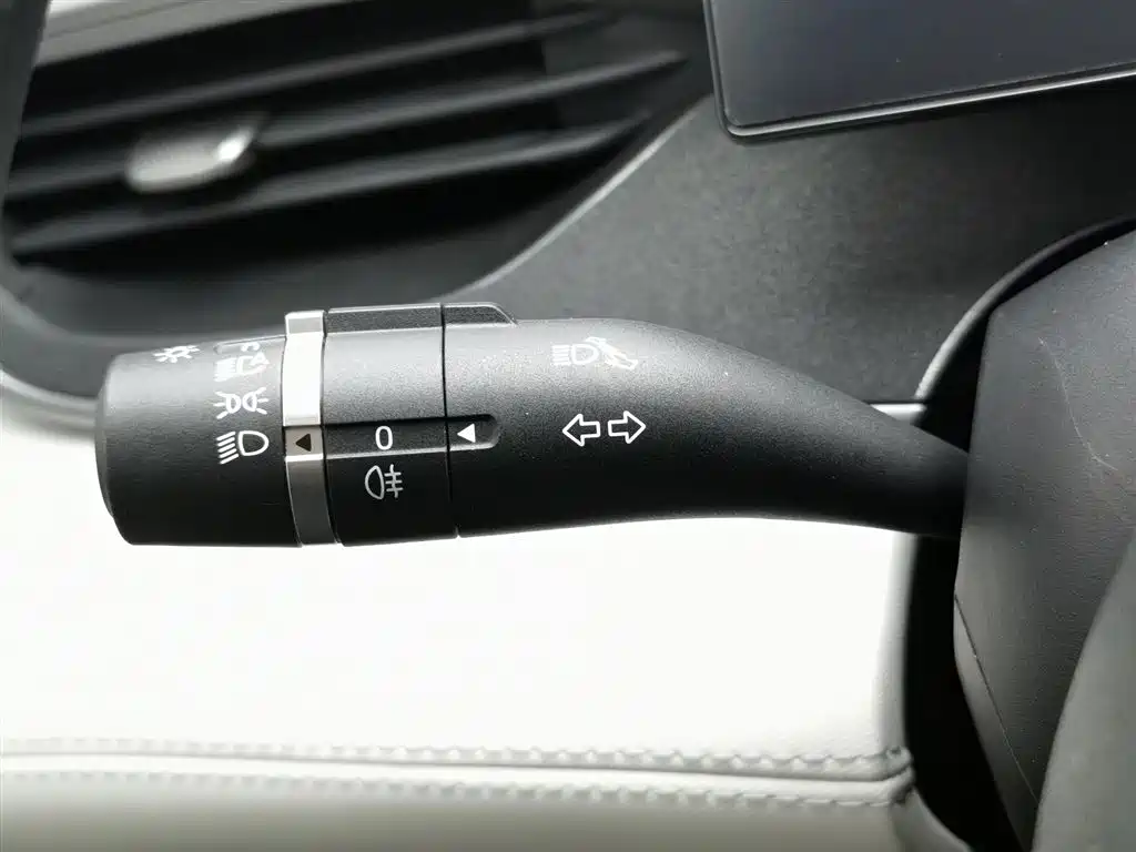 BYD Seal 05 DM-i 2025 — фото 21