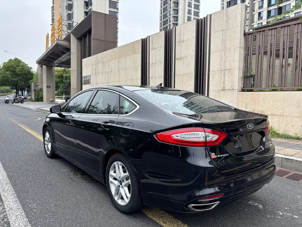 Ford Mondeo 2015 — фото 7