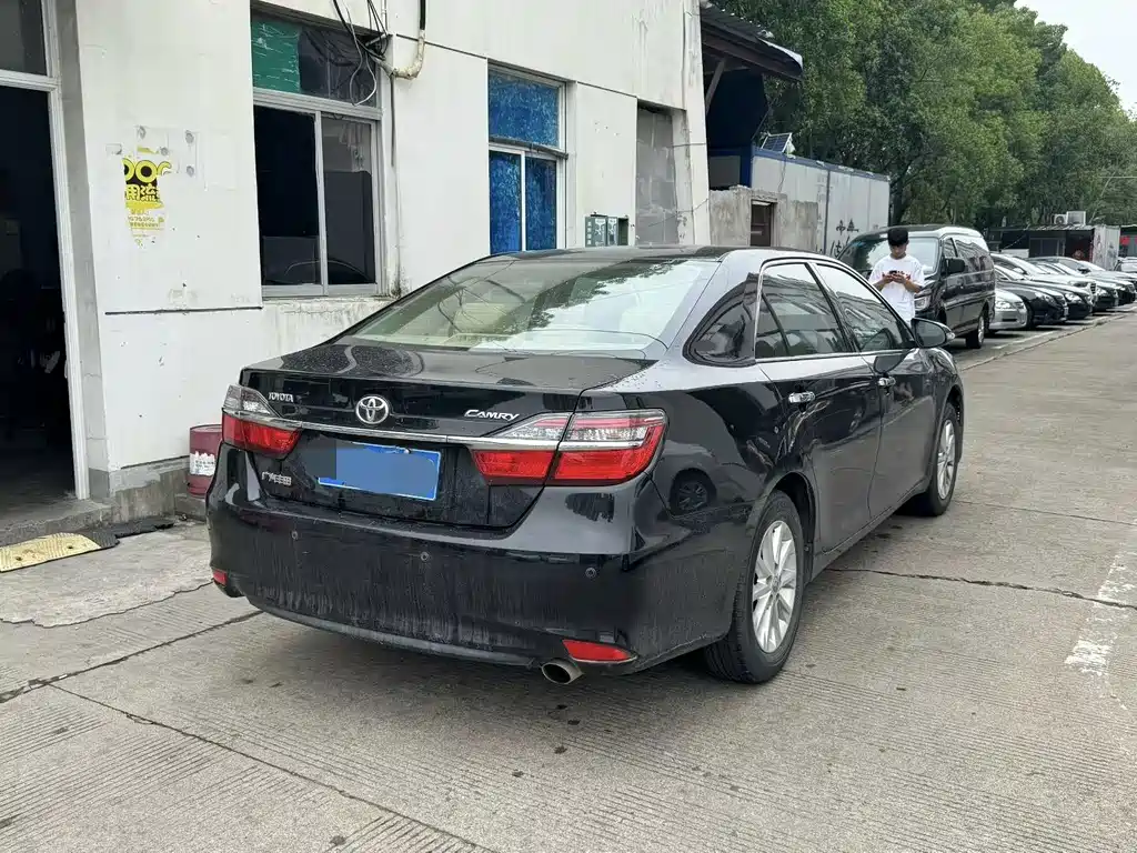 Toyota Camry 2015 — фото 4
