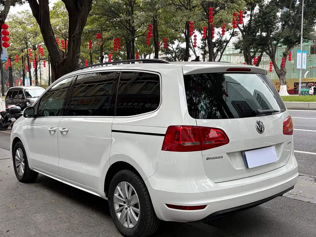Volkswagen Sharan 2017 — фото 11