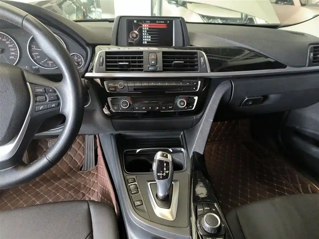 BMW 3 Series 2016 — фото 13