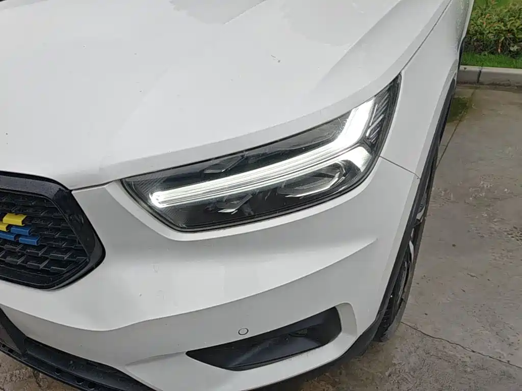 Volvo XC40 2020 — фото 24