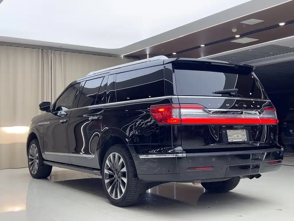 Lincoln Navigator 2019 — фото 18