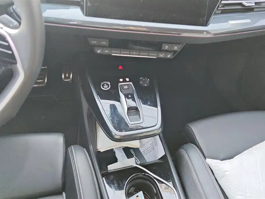 Audi Q4 e-tron 2025 — фото 16